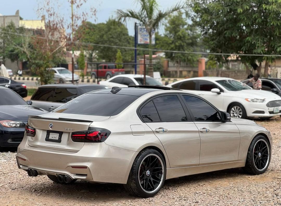 Car Image 9