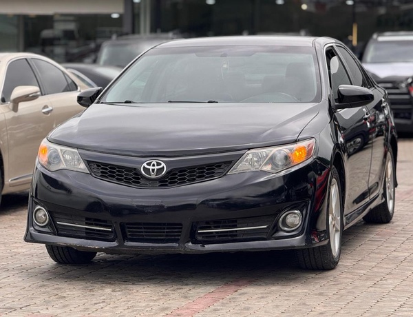 2013 TOYOTA CAMRY SE FOR SALE IN ABUJA