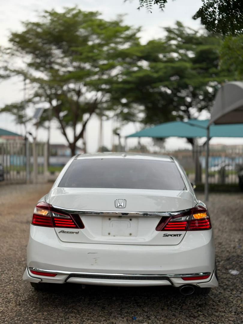 Car Image 8