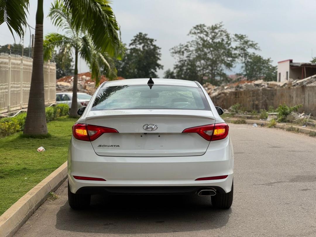 Car Image 9
