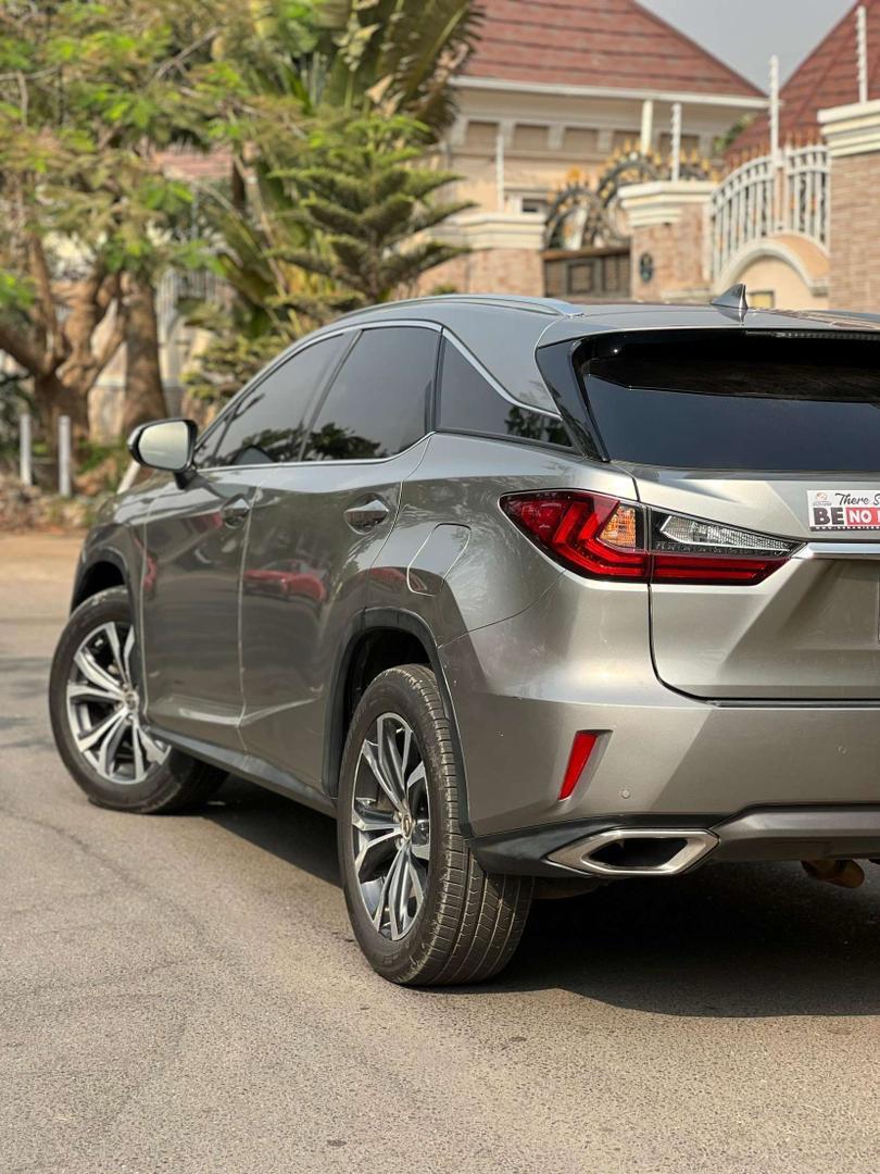 Car Image 9