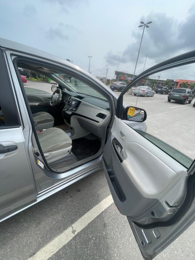 Car Image 4