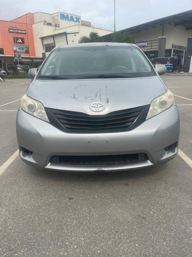 Car Image 8