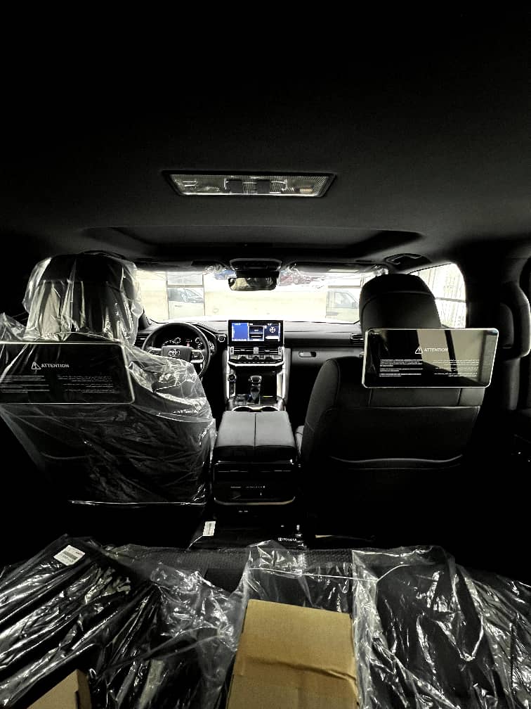 Car Image 8