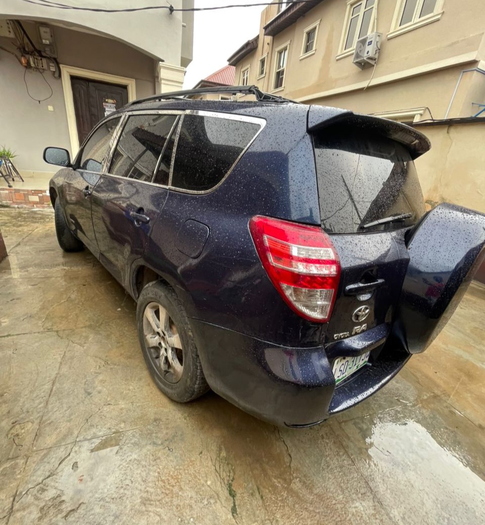 Car Image 9