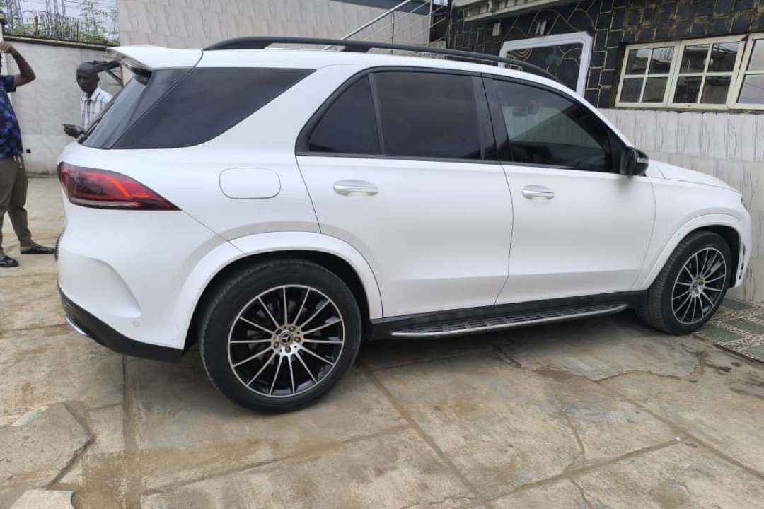 Car Image 7