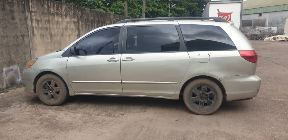 Car Image 10