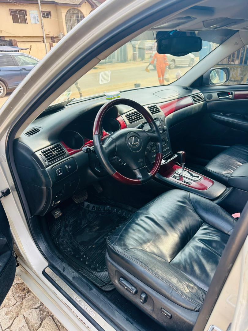 Car Image 9