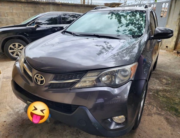 Nigerian Used Toyota RAV4 XLE 2013 in Surulere Lagos