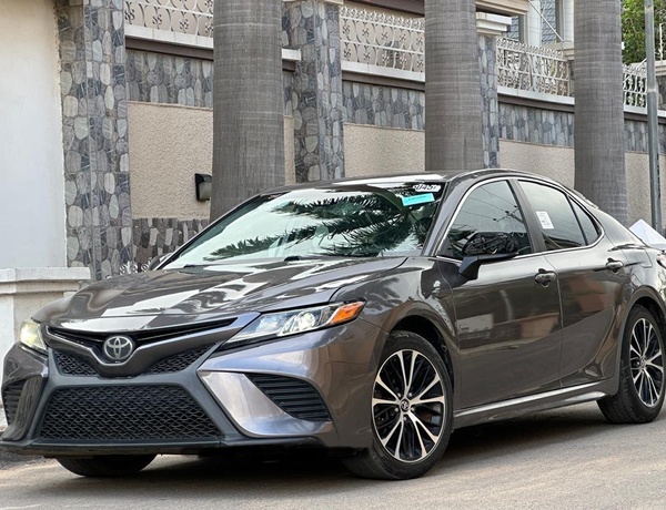 DISTRESS SALE   FOREIGN USED 2019 TOYOTA CAMRY SE FOR SALE IN KANO