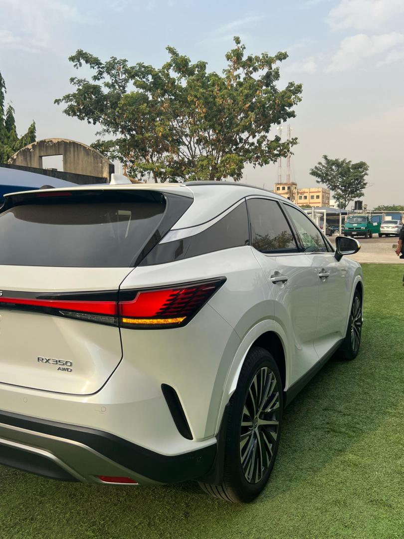 Car Image 9