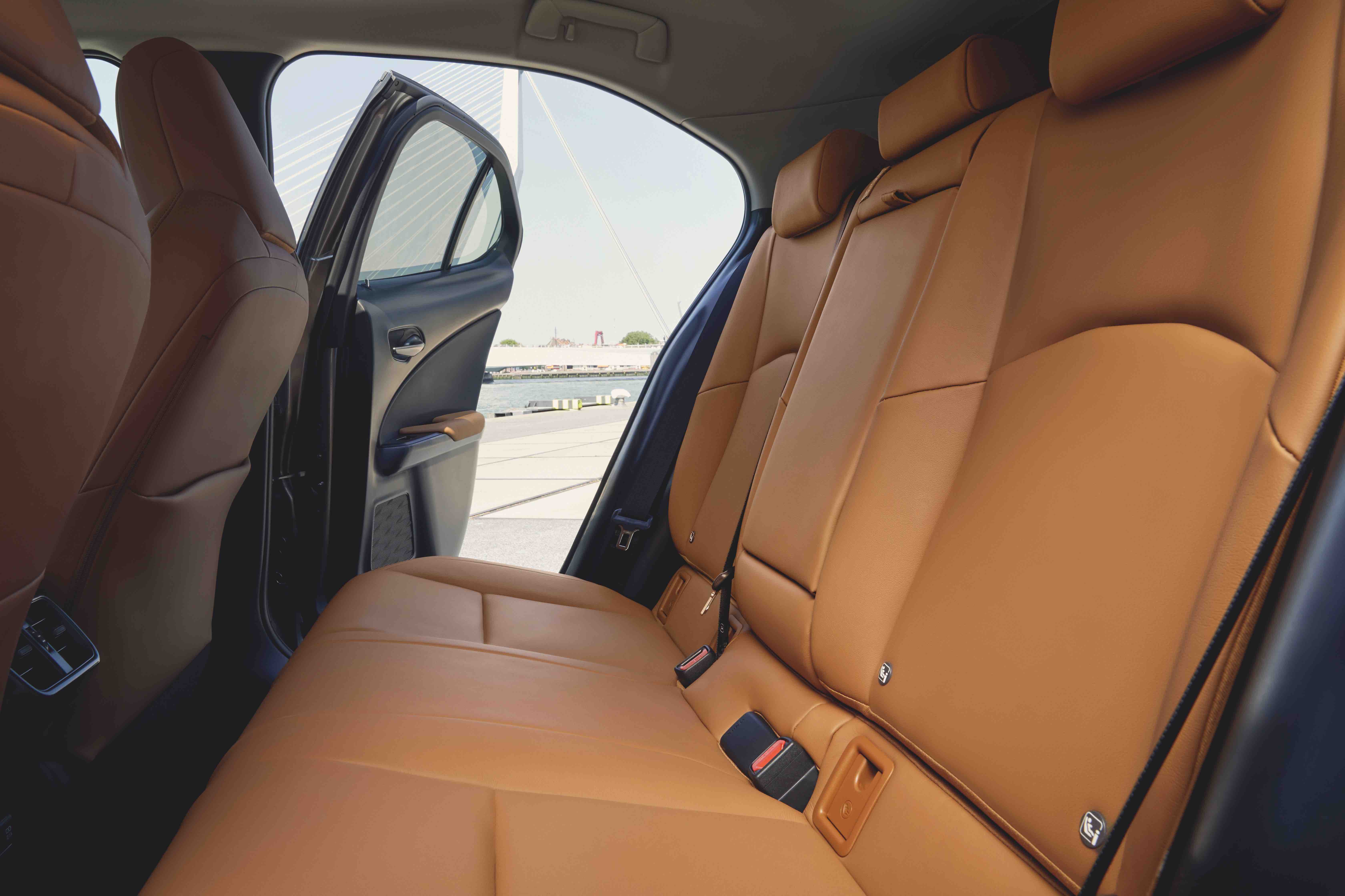  Lexus UX Hybrid 
