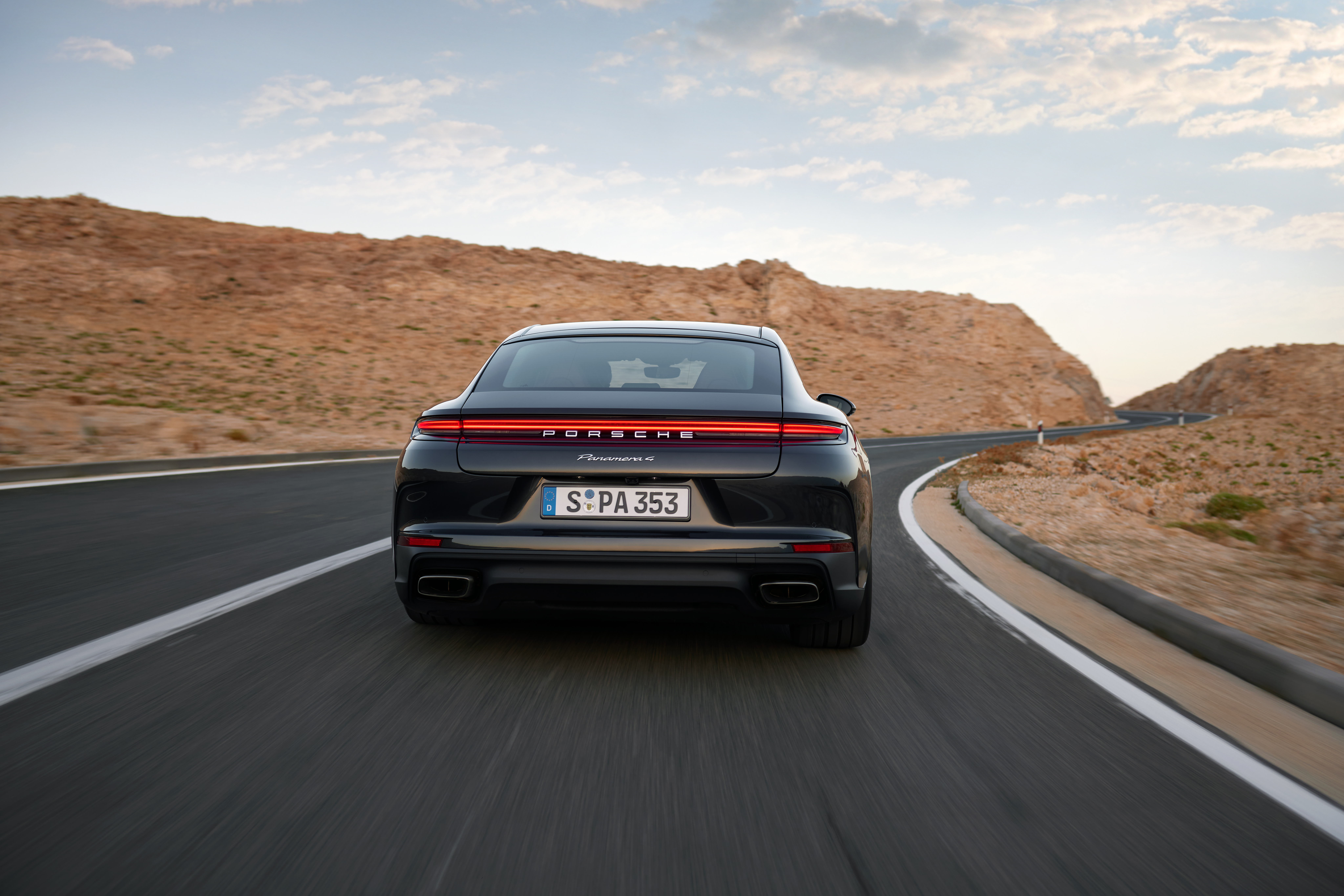  Porsche Panamera 4 