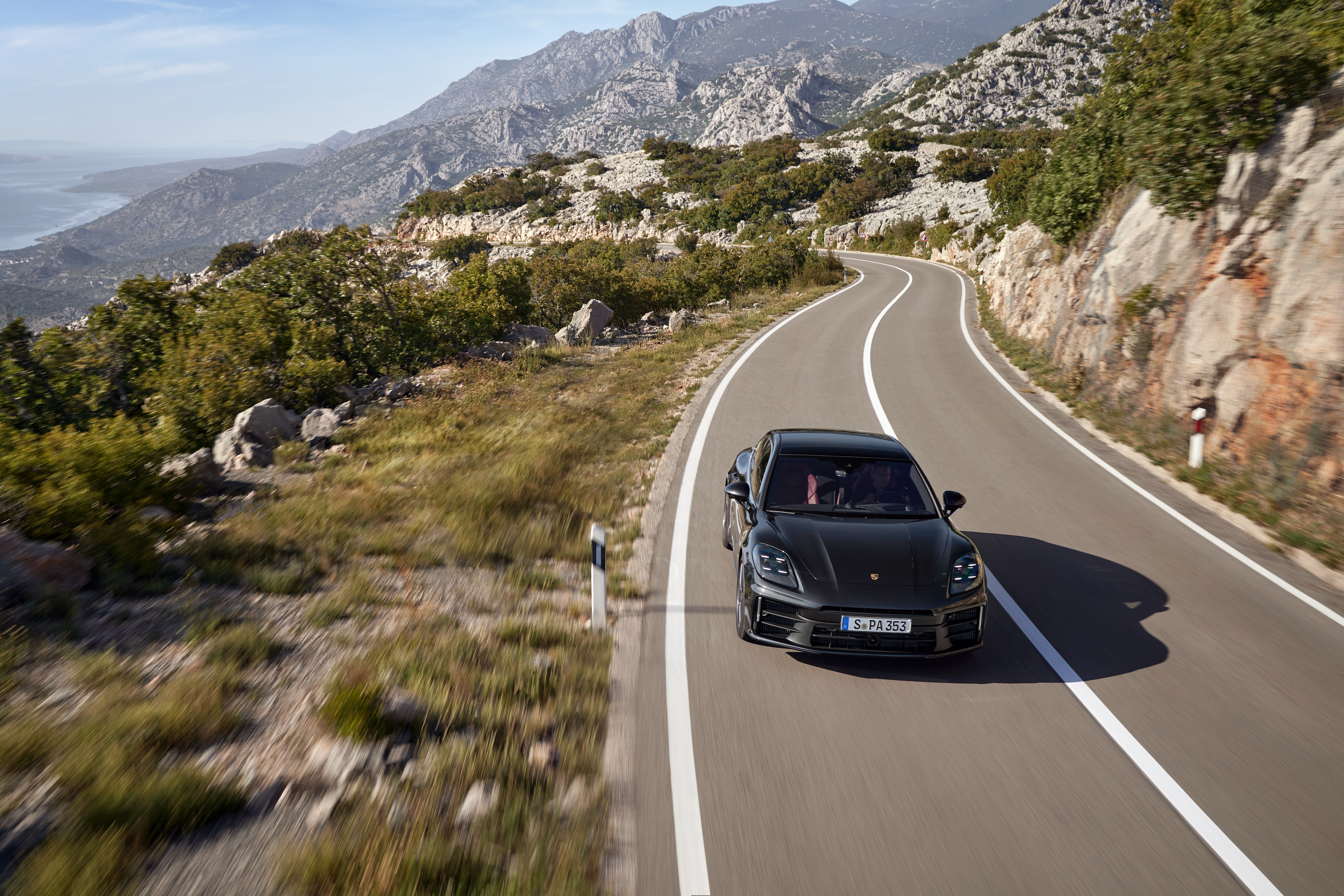  Porsche Panamera 4 